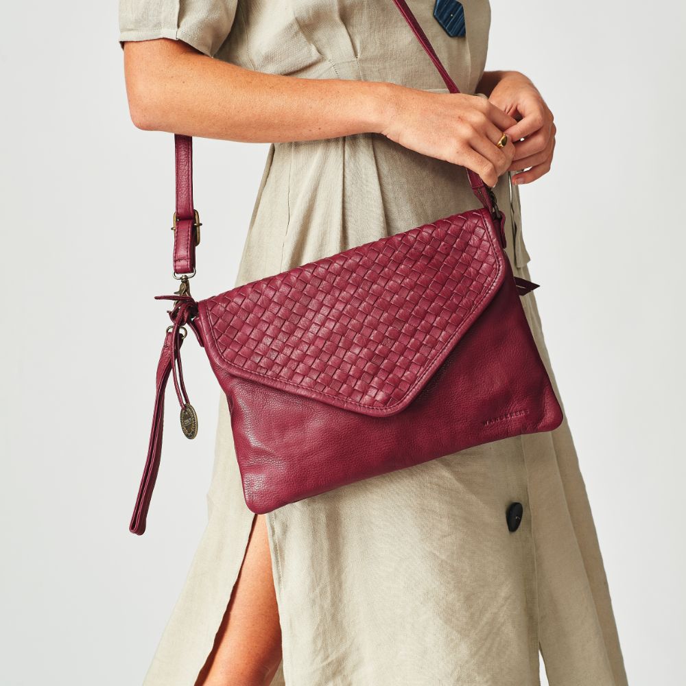 The Marseille Woven Crossbody Clutch – The Wanderers Travel Co. EU