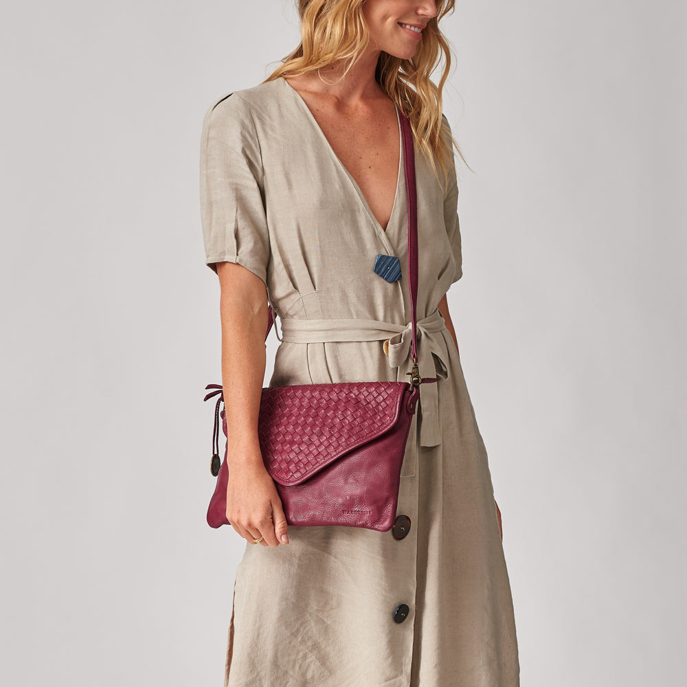 The Marseille Woven Crossbody Clutch – The Wanderers Travel Co. EU